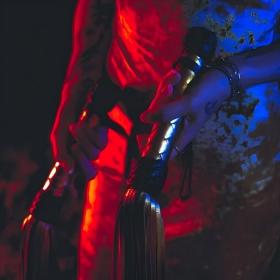 Bagaimana Flogger memberikan keseronokan khas